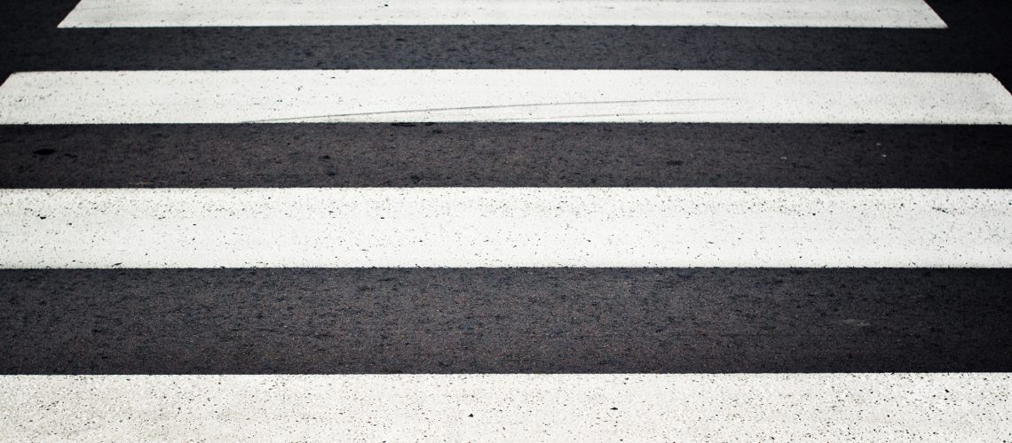 Seja esperto na rua – Segurança ao atravessar a pista